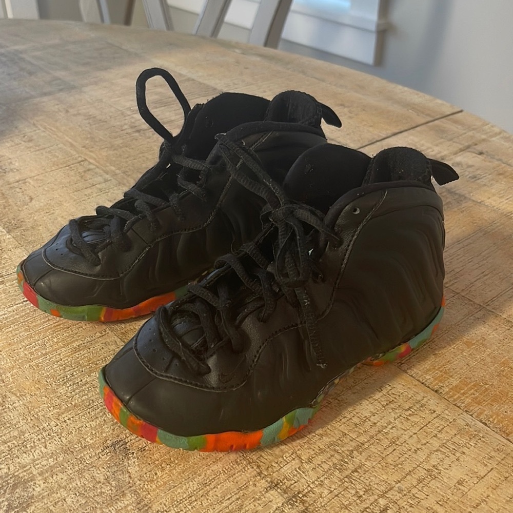 Nike Posite One Black Fruity Pepples Kid Multi colored graphics Shoe Size 13